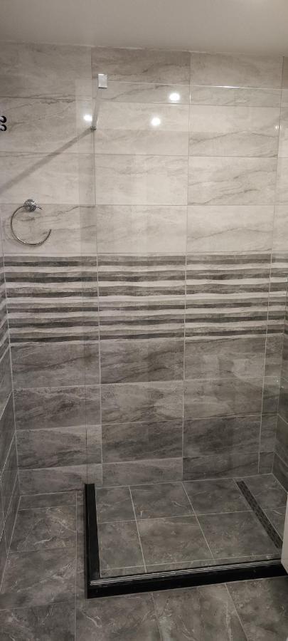 Bora Apartmani - Free Parking - City Center Vranje Buitenkant foto