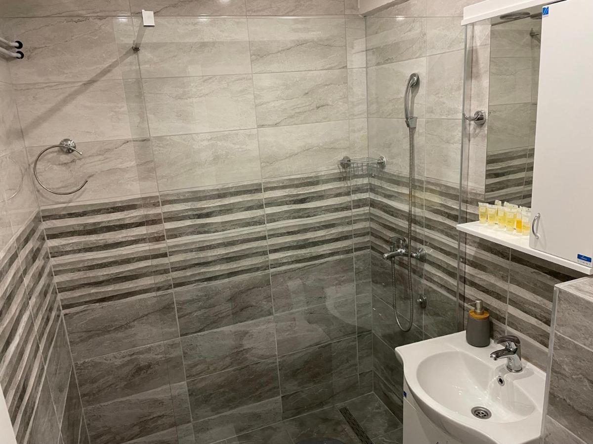 Bora Apartmani - Free Parking - City Center Vranje Buitenkant foto