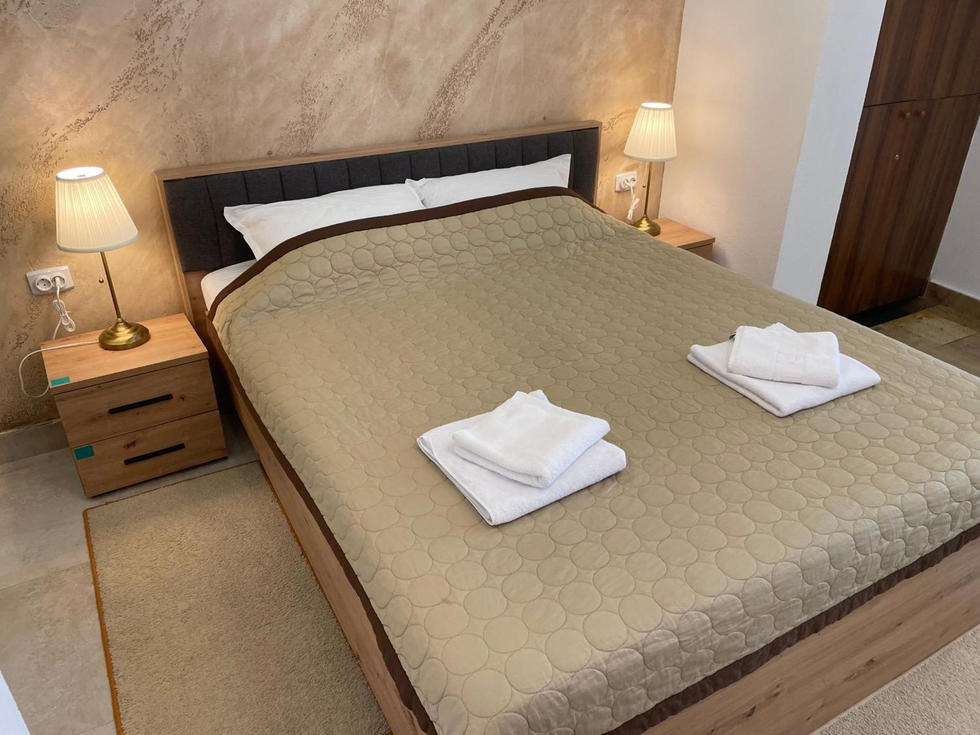 Bora Apartmani - Free Parking - City Center Vranje Buitenkant foto