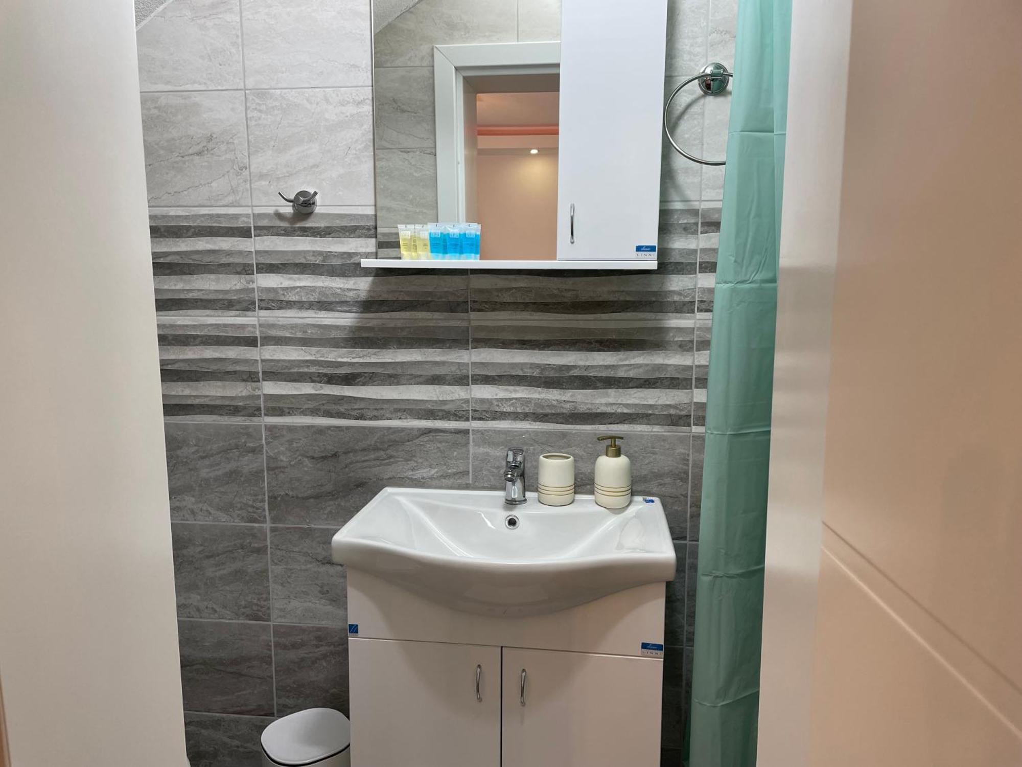 Bora Apartmani - Free Parking - City Center Vranje Buitenkant foto