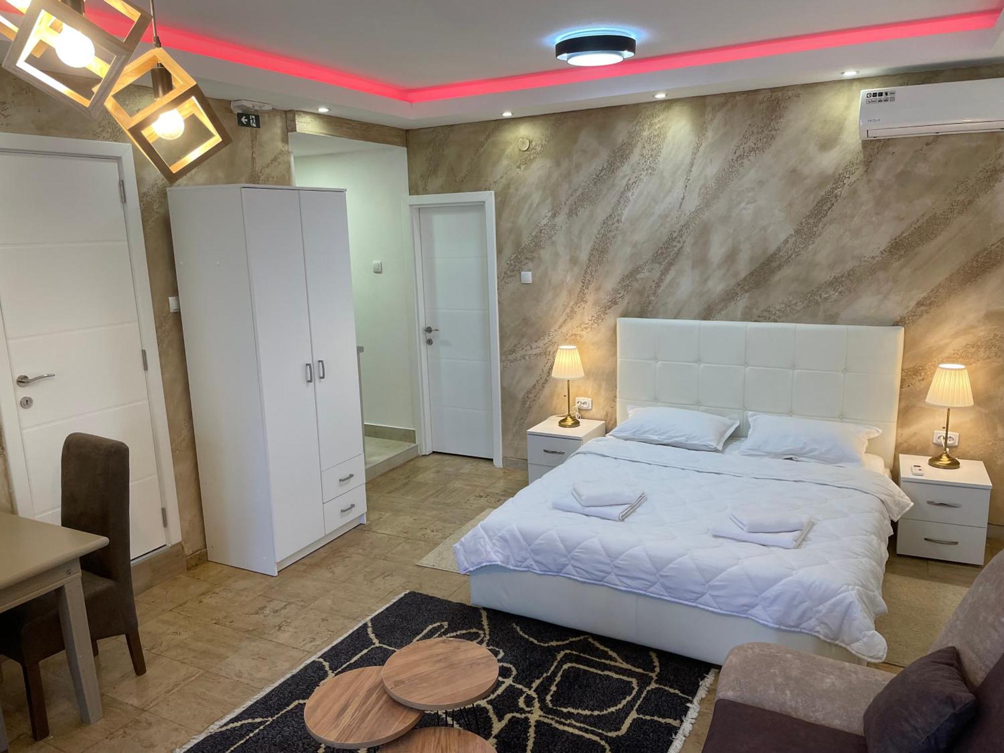 Bora Apartmani - Free Parking - City Center Vranje Buitenkant foto
